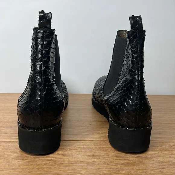 THE SHOE BOX Black Genuine Leather Snake Skin Textured Women’s Ankle Bootie’s