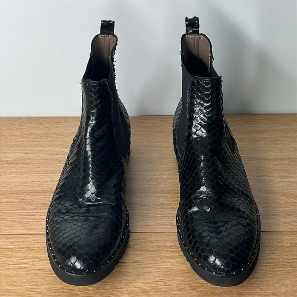 THE SHOE BOX Black Genuine Leather Snake Skin Textured Women’s Ankle Bootie’s