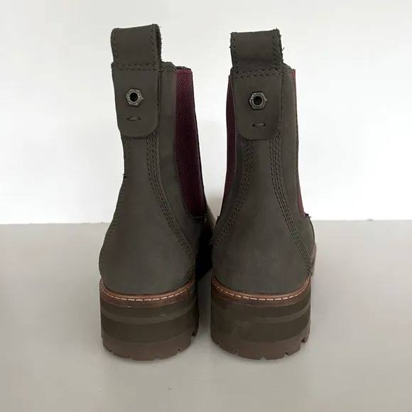 Timberland Courmayeur Valley Chelsea Boots in Olive Nubuck, Size 11