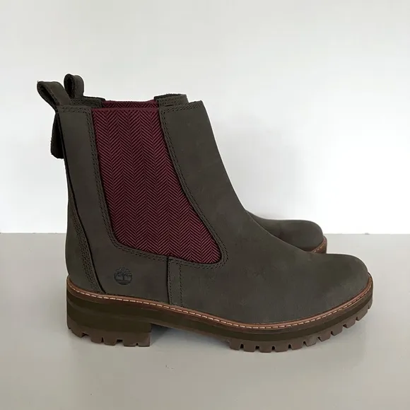 Timberland Courmayeur Valley Chelsea Boots in Olive Nubuck, Size 11