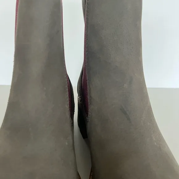 Timberland Courmayeur Valley Chelsea Boots in Olive Nubuck, Size 11