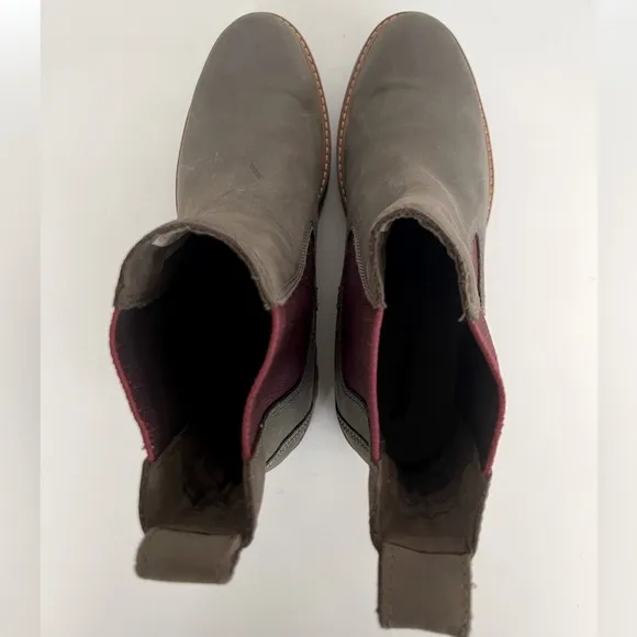Timberland Courmayeur Valley Chelsea Boots in Olive Nubuck, Size 11