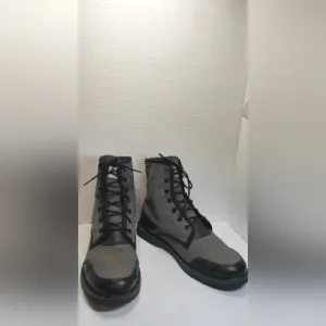 Timberland Newmarket Men's Size 10 M Gray Black Combat Streetwear Casual…