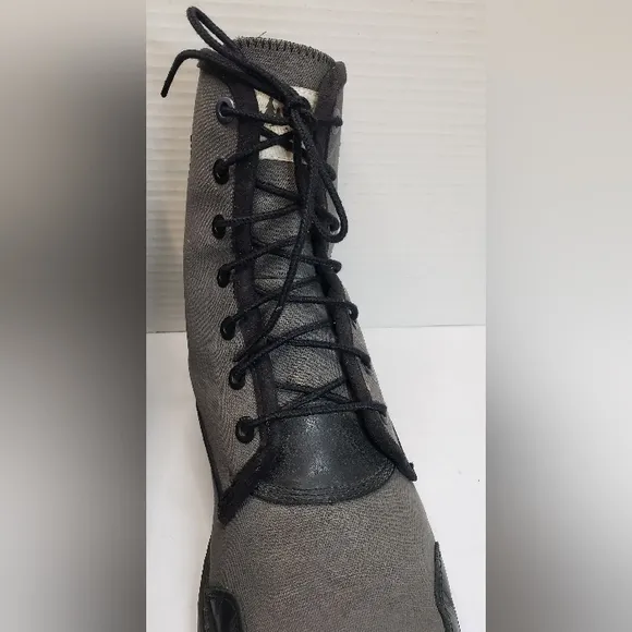 Timberland Newmarket Men's Size 10 M Gray Black Combat Streetwear Casual…