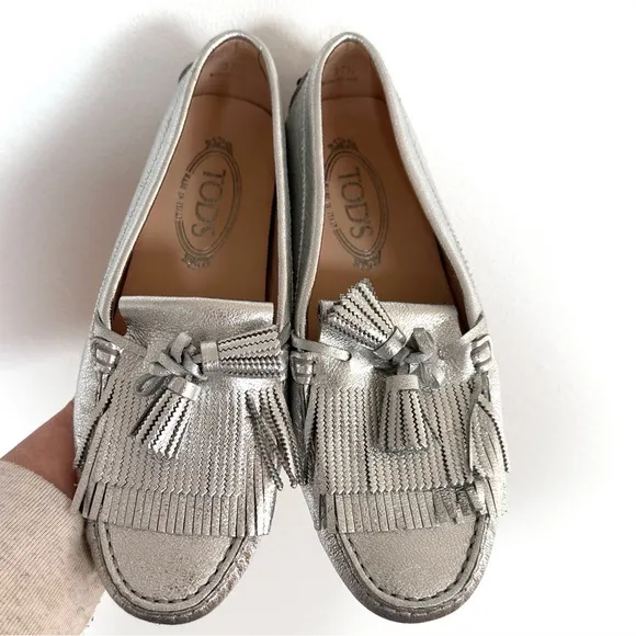 Tod's Metallic Silver Leather Tassel Slip On Driving moccasins Loafers Size 37.5