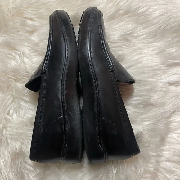 Tod’s slip on loafers