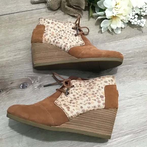 Toms 8.5 Sienna Leather Printed Fall leaves Desert Wedge Boots