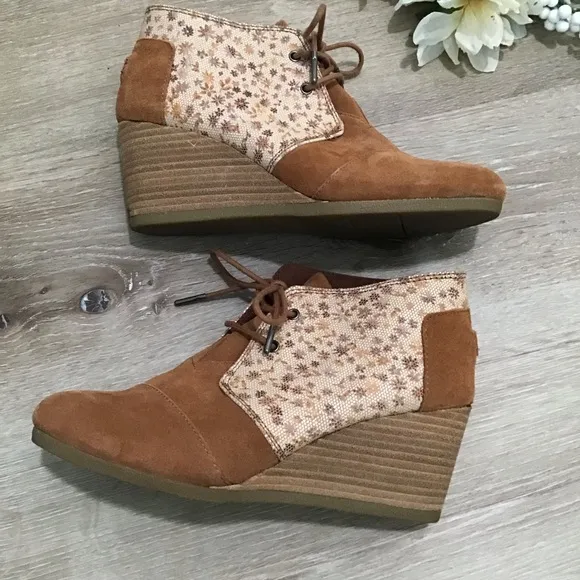 Toms 8.5 Sienna Leather Printed Fall leaves Desert Wedge Boots