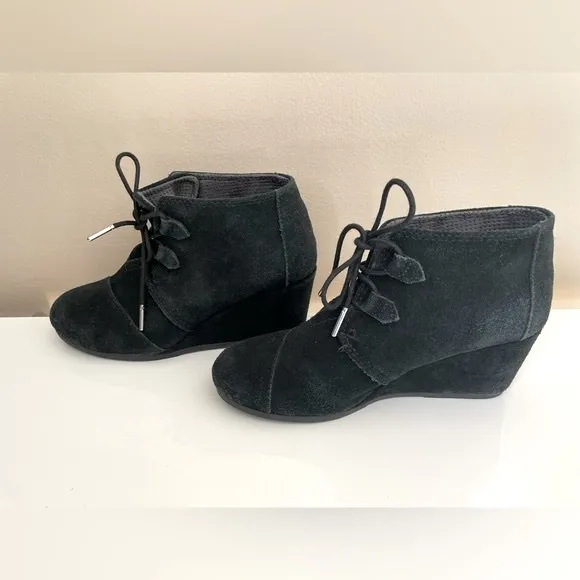 Toms Black Suede Lace-Up Desert Wedge Ankle Boots Size 8