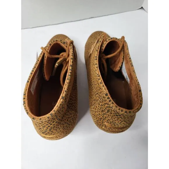 Toms Boots Desert Wedge Ankle Booties Cheetah Print Round Toe Lace-Up Size 11