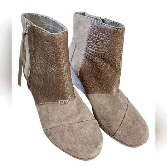 TOMS Desert Wedge High Taupe Suede Croc Embossed Ankle Booties, size 8