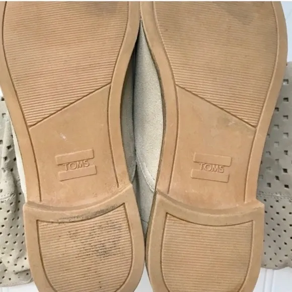 •Toms• laser cut suede boots