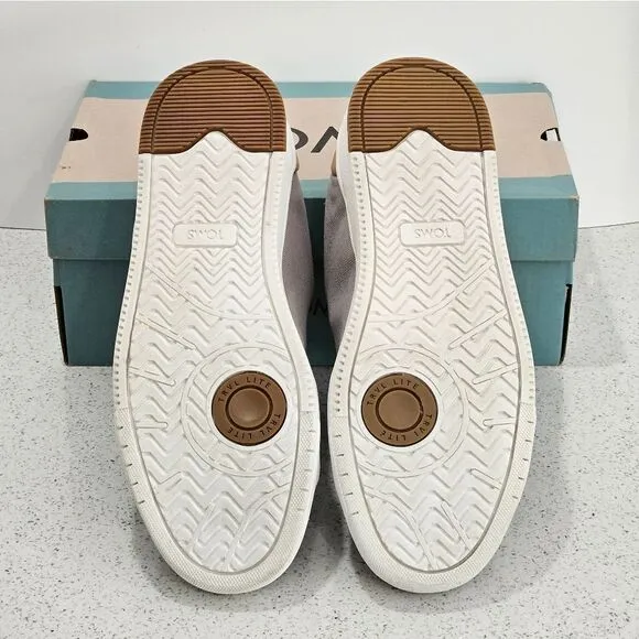 TOMS, Mens sneakers in gray canvas. NIB, size 11.