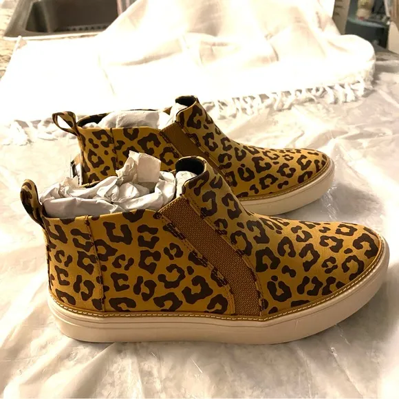 Toms sneakers Bryce Doe Leopard print canvas New in Box SZ 8