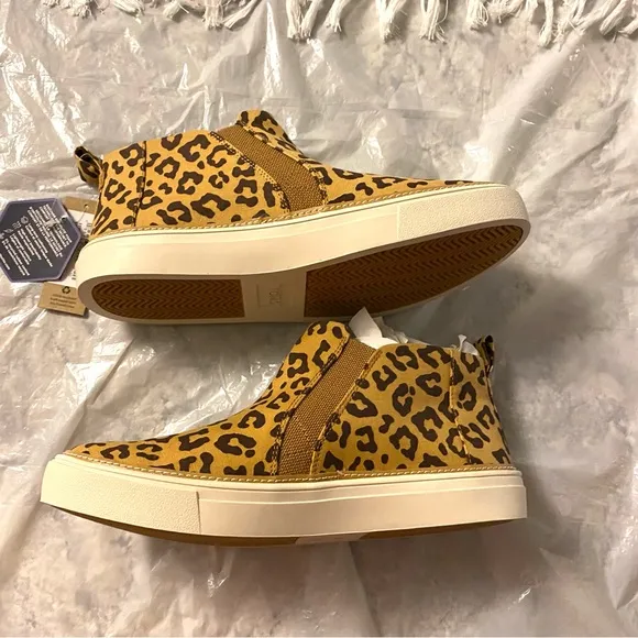 Toms sneakers Bryce Doe Leopard print canvas New in Box SZ 8