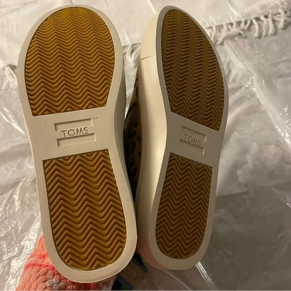 Toms sneakers Bryce Doe Leopard print canvas New in Box SZ 8