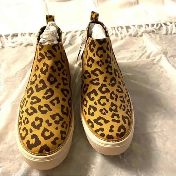 Toms sneakers Bryce Doe Leopard print canvas New in Box SZ 8