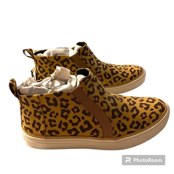 Toms sneakers Bryce Doe Leopard print canvas New in Box SZ 8