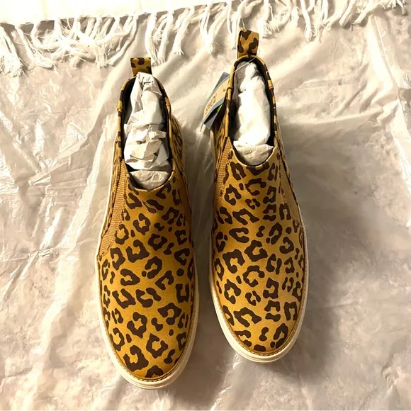 Toms sneakers Bryce Doe Leopard print canvas New in Box SZ 8