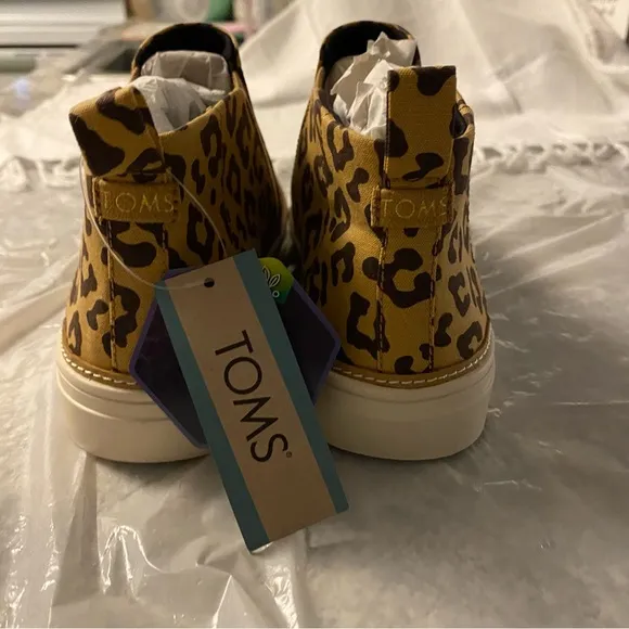 Toms sneakers Bryce Doe Leopard print canvas New in Box SZ 8