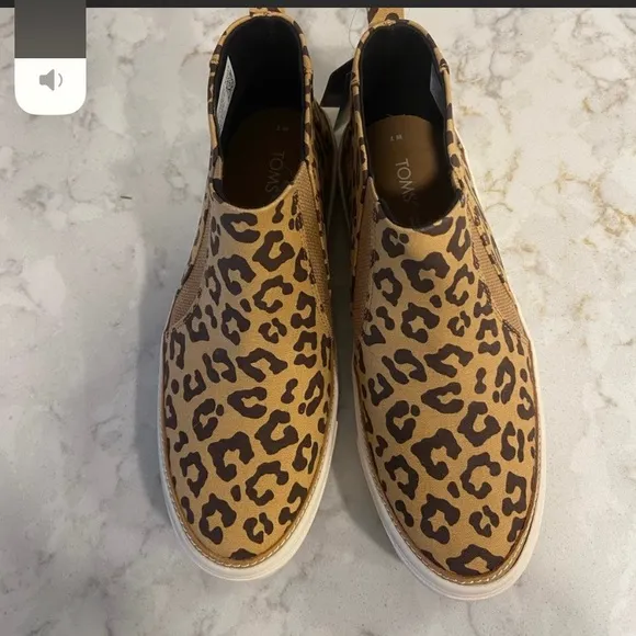 Toms sneakers Bryce Doe Leopard print canvas New in Box SZ 8