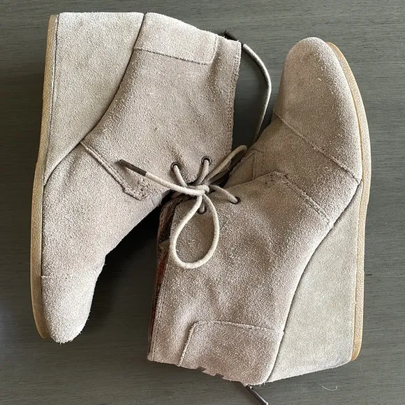 Toms Taupe Suede Lace-Up Desert Wedge Ankle Boots Size 9.5