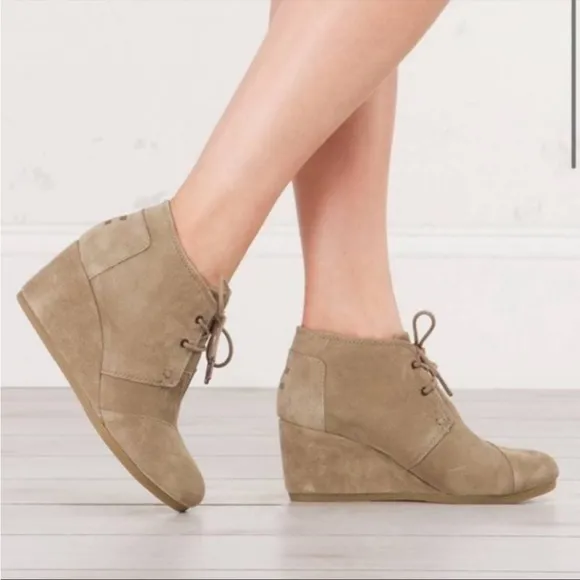 Toms Taupe Suede Lace-Up Desert Wedge Ankle Boots Size 9.5