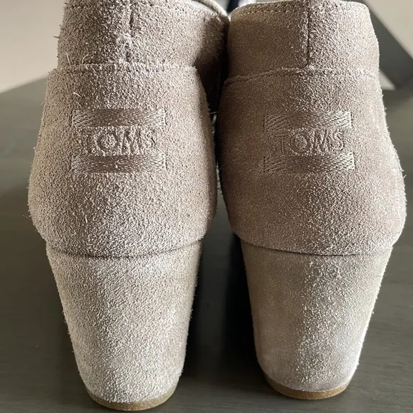 Toms Taupe Suede Lace-Up Desert Wedge Ankle Boots Size W10