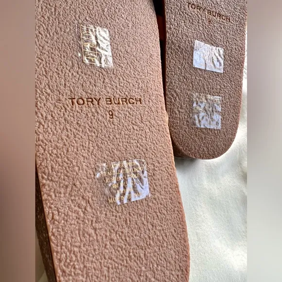 Tory Burch Miller Cloud Shearling Medallion Thong Sandals in Size 9 New in Box