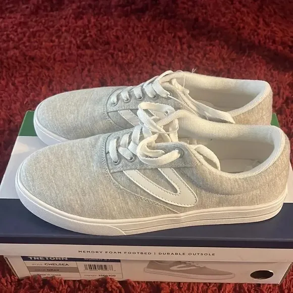Tretorn  sneakers  Chelsea Gray Size 7 Memory Foam Canvas Sneakers