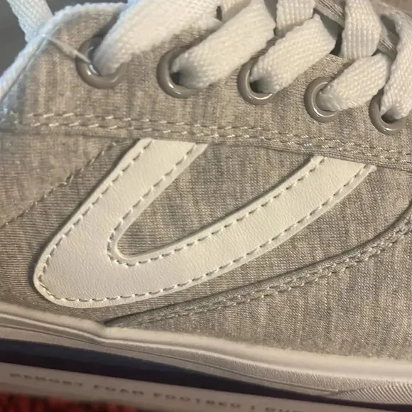 Tretorn  sneakers  Chelsea Gray Size 7 Memory Foam Canvas Sneakers