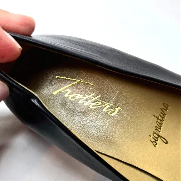 Trotters leather loafers. Black 7N