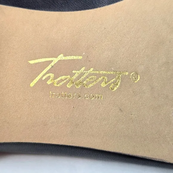 Trotters leather loafers. Black 7N
