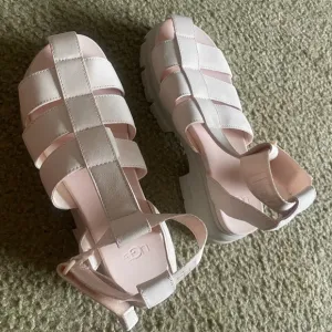 UGG ASHTON STRAPPY ROSY BEIGE GLADIATOR PLATFORM SANDALS, WOMEN US 11