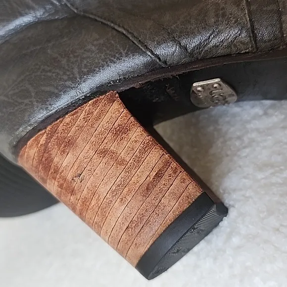 Ugg Ashur knee-high Chacoal Distressed leather boots size 7