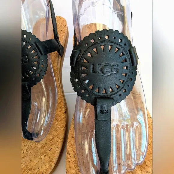 UGG Ayden Leather Sandals Ankle Strap, Comfort, Style, Sun Medallion, like new