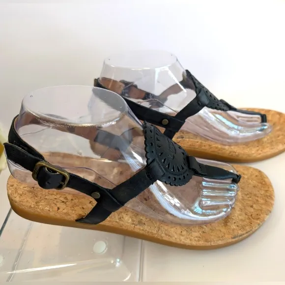 UGG Ayden Leather Sandals Ankle Strap, Comfort, Style, Sun Medallion, like new