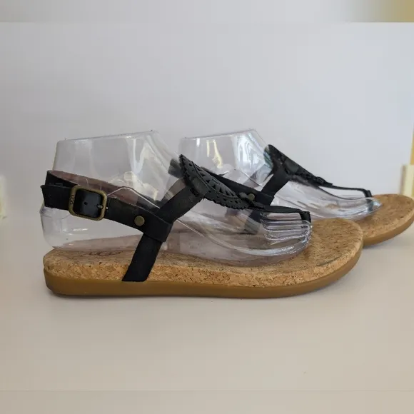 UGG Ayden Leather Sandals Ankle Strap, Comfort, Style, Sun Medallion, like new