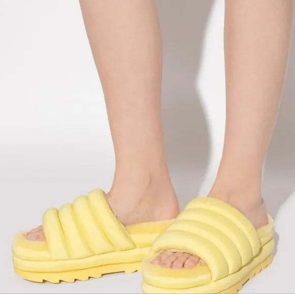 UGG BANANA YELLOW MAXI SHEEPSKIN PLATFORM Women SANDALS size8 new