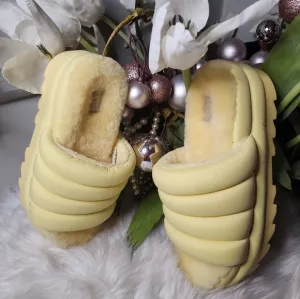 UGG BANANA YELLOW MAXI SHEEPSKIN PLATFORM Women SANDALS size8 new