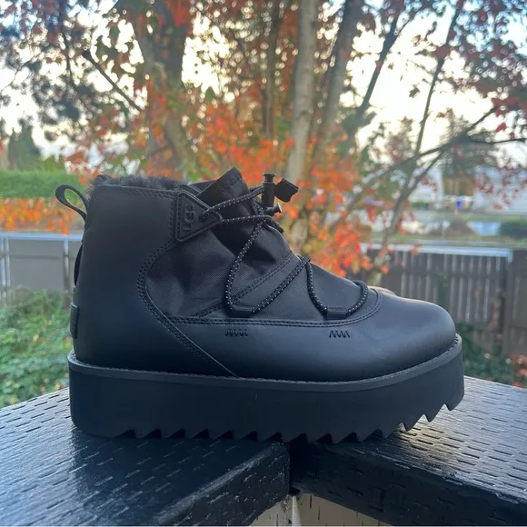 UGG Classic Rising Toggle Platform Boots in Black Women’s Size 6
