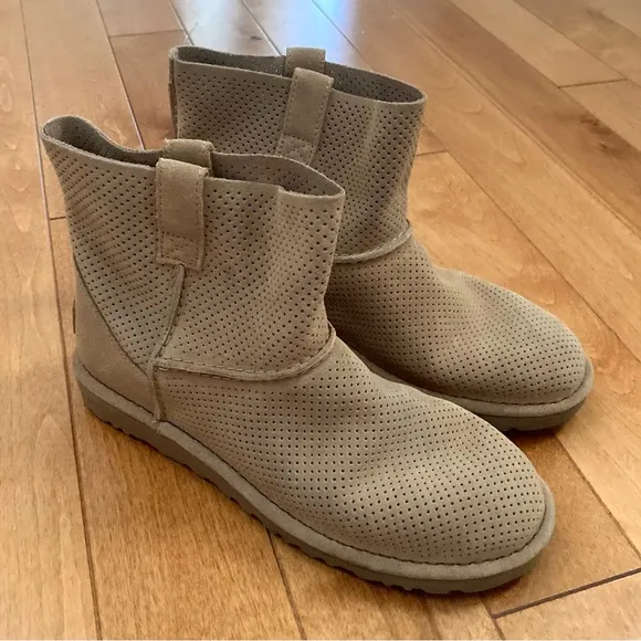 UGG Classic Unlined Mini Perforated boots Size 7