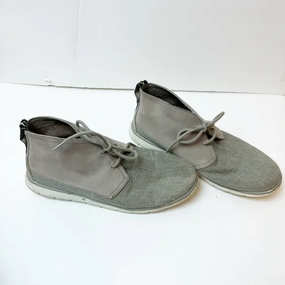 UGG | Freamon Capra Chukka Boot in Seal Gray Hyperweave Suede Leather Canvas