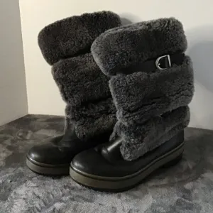 UGG LILYAN WOMEN Mid Calf BOOTS LEATHER Black/Gray Unique Waterproof Siz…