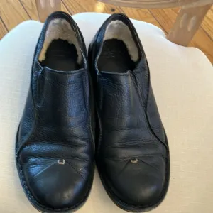 Ugg Mens All leather Black Slip On Sherpa Lined Loafers Size 10.5