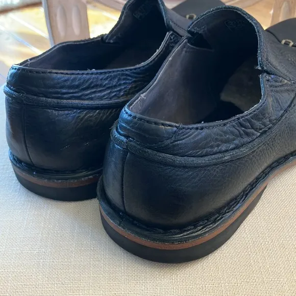 Ugg Mens All leather Black Slip On Sherpa Lined Loafers Size 10.5