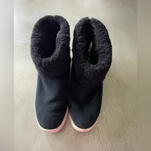UGG Mika Sheepskin Classic Sneaker Boots Suede Faux Shearling Black Size 8