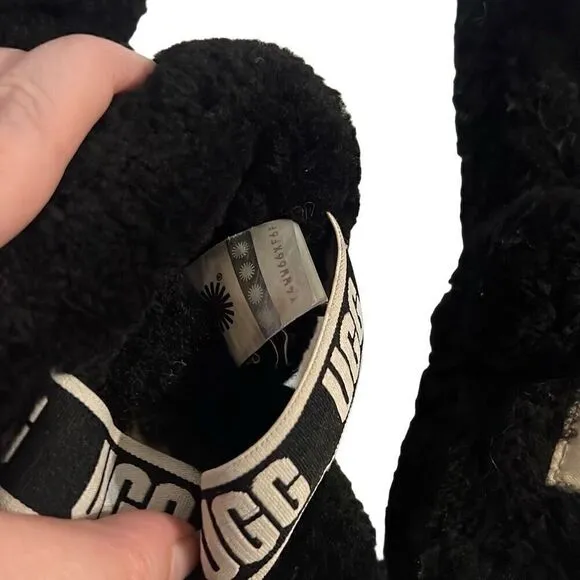 Ugg Oh Yeah Black Sandals Girls sz 3 Strappy Sheepskin Logo Spell out Cozy