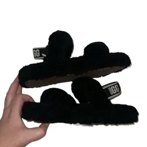Ugg Oh Yeah Black Sandals Girls sz 3 Strappy Sheepskin Logo Spell out Cozy