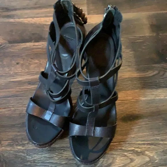UGG ‘Salina’ Strappy Leather Wood Platform…